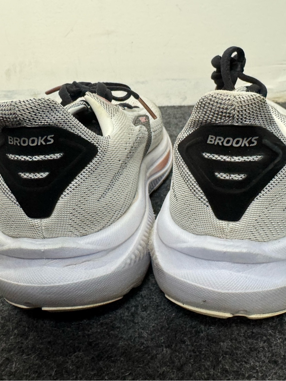 Brooks Ghost 17 Womens Running Shoes Size 9 White Rose Gold Sneakers - Picture 10 of 11